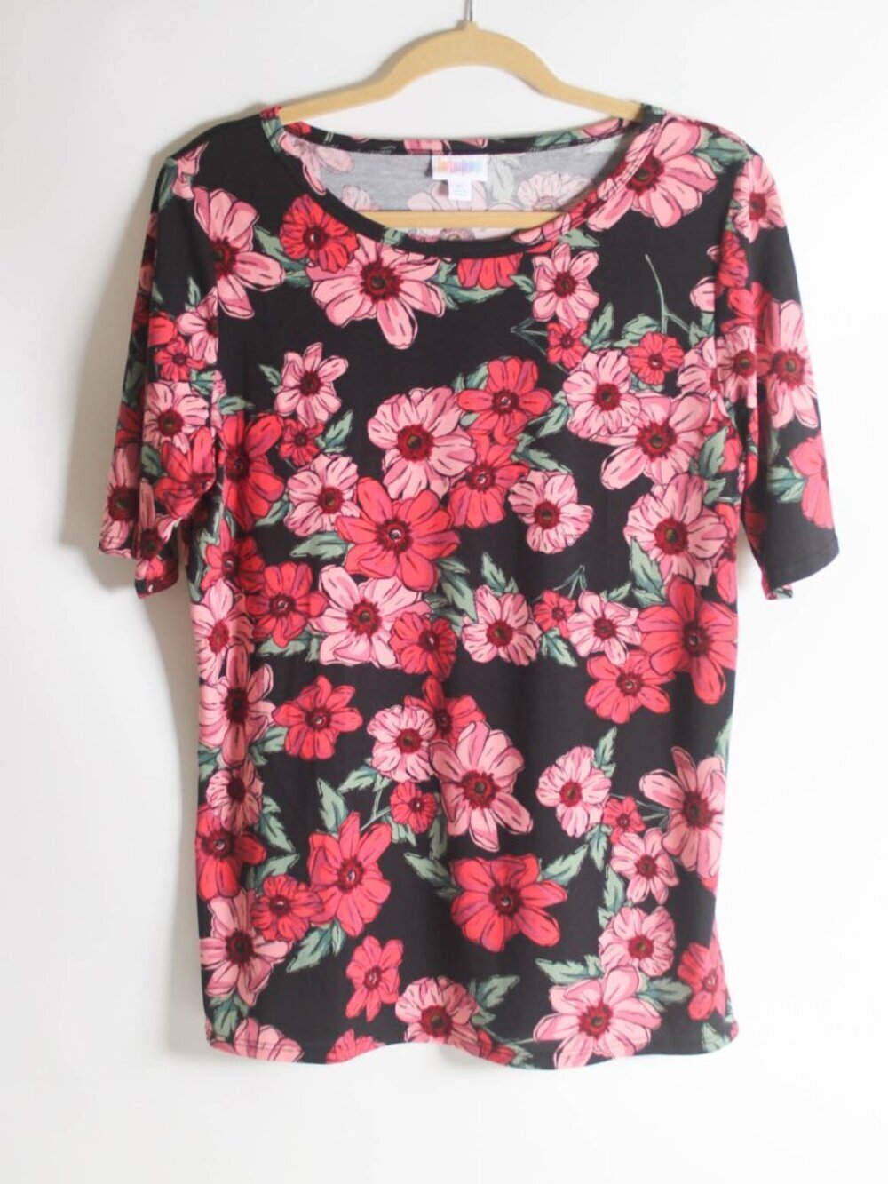 LuLaRoe Classic Tee XL Black Pink Floral Rose Print Stretch Top Short Sleeve